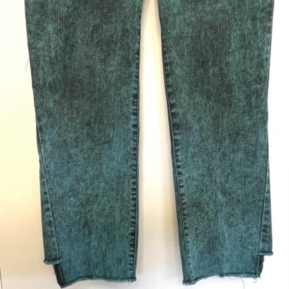 QVC LOGO TEAL GREEN ACID WASH MID RISE STRAIGHT CROPPED FRAYED JEANS SIZE 10 - Picture 4 of 9